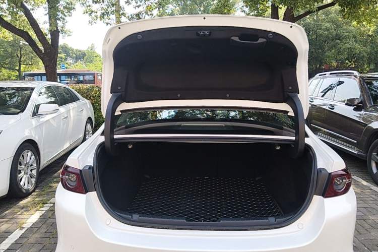 Used Mazda 3 Axela 2023 2.0L Automatic Zhiqing Edition Trunk