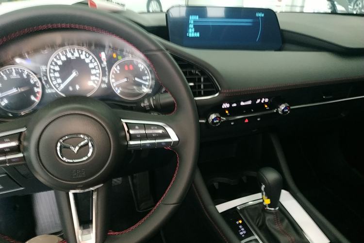 Used Mazda 3 Axela 2025 Model, 2.0L Automatic, Quality Excellence Edition Center Console