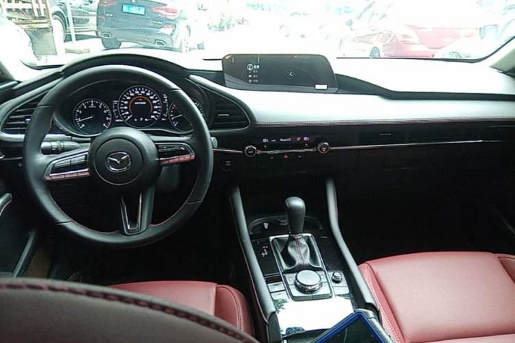 Used Mazda 3 Axela 2025 Model, 2.0L Automatic, Quality Excellence Edition Center Console