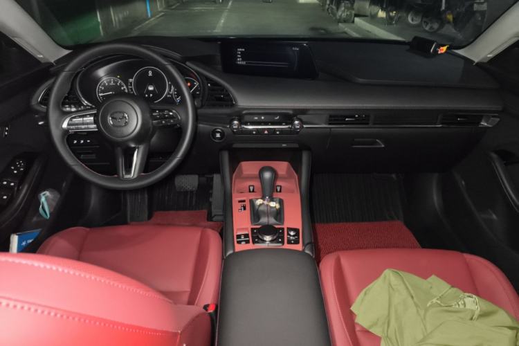 Used Mazda 3 Axela 2025 Model, 2.0L Automatic, Quality Excellence Edition Center Console
