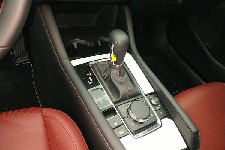 Used Mazda 3 Axela 2025 Model, 2.0L Automatic, Quality Excellence Edition Gear Lever
