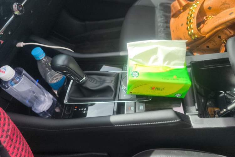 Used Mazda 3 Axela 2025 Model, 2.0L Automatic, Quality Power Edition Gear Lever
