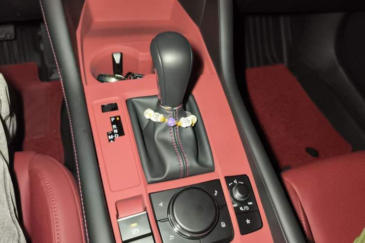 Used Mazda 3 Axela 2025 Model, 2.0L Automatic, Quality Excellence Edition Gear Lever