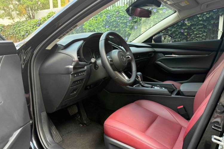 Used Mazda 3 Axela 2025 Model, 2.0L Automatic, Quality Excellence Edition Interior 3