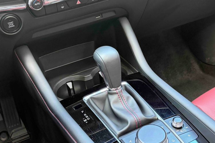 Used Mazda 3 Axela 2025 Model, 2.0L Automatic, Quality Excellence Edition Interior 8