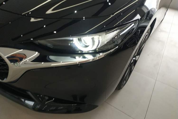 Used Mazda 3 Axela 2025 Model, 2.0L Automatic, Quality Excellence Edition Left Front Headlight