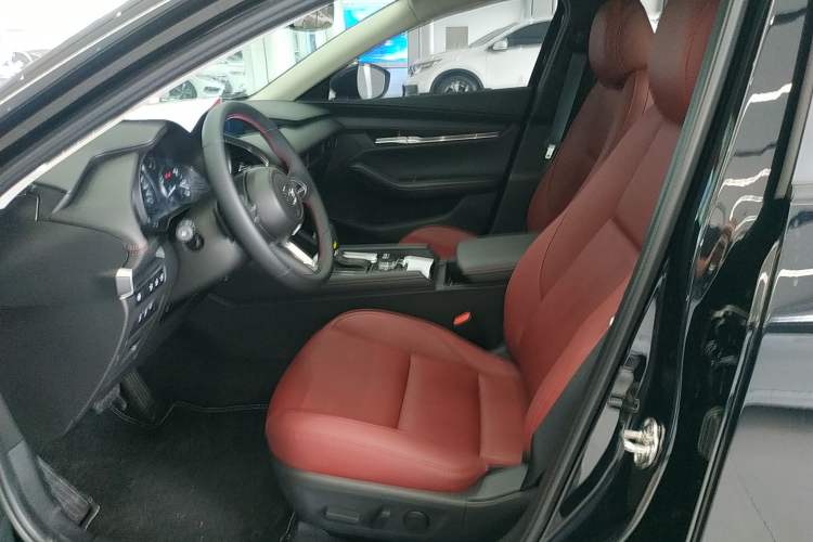 Used Mazda 3 Axela 2025 Model, 2.0L Automatic, Quality Excellence Edition Left Front Seat