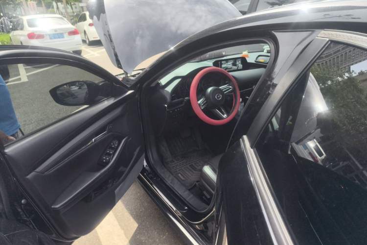Used Mazda 3 Axela 2025 Model, 2.0L Automatic, Quality Power Edition Left Front Seat