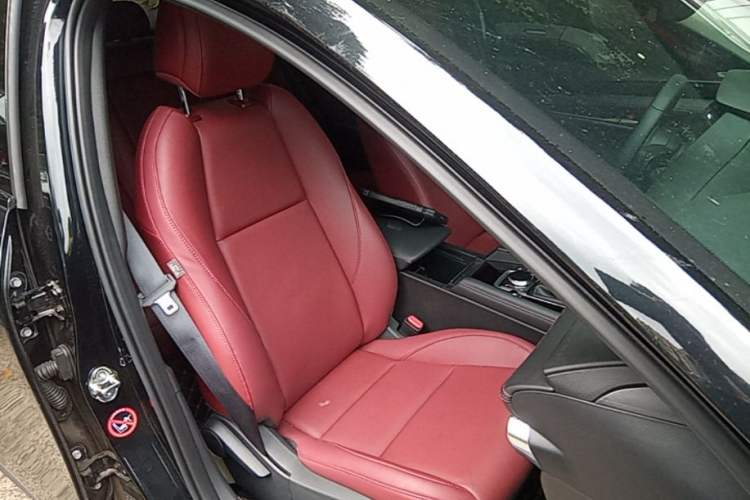 Used Mazda 3 Axela 2025 Model, 2.0L Automatic, Quality Excellence Edition Right Front Seat