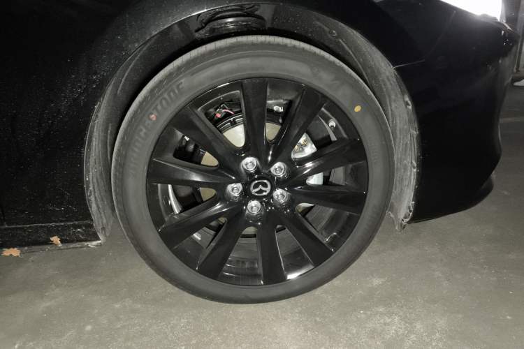 Used Mazda 3 Axela 2025 Model, 2.0L Automatic, Quality Excellence Edition Right Front Wheel Hub