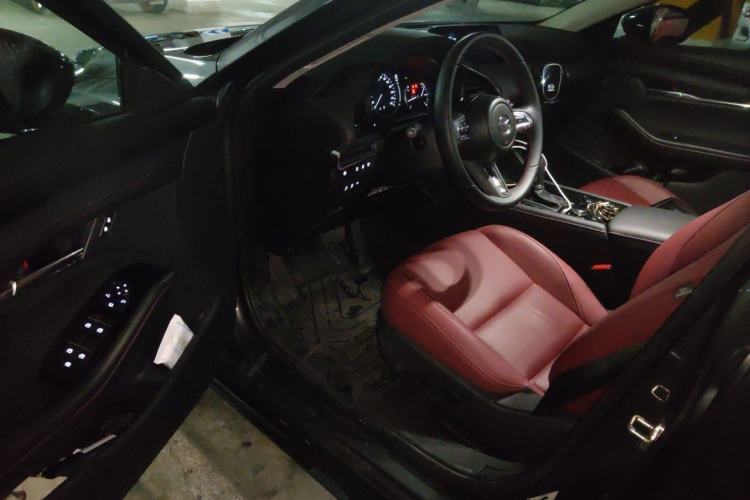 Used Mazda 3 Axela 2025 Model, 2.0L Automatic, Quality Excellence Edition Driver Seat