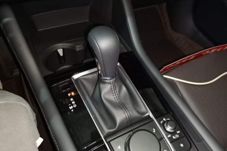 Used Mazda 3 Axela 2025 Model, 2.0L Automatic, Quality Excellence Edition Gear Lever