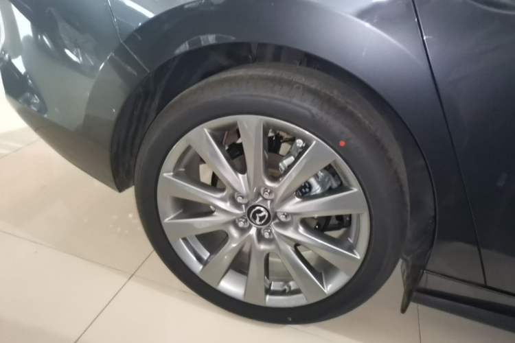 Used Mazda 3 Axela 2025 Model, 2.0L Automatic, Quality Excellence Edition Right Rear Wheel Hub