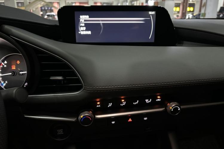 Used Mazda 3 Axela 2025 Model, 1.5L Manual, Quality Beauty Edition Interior 3