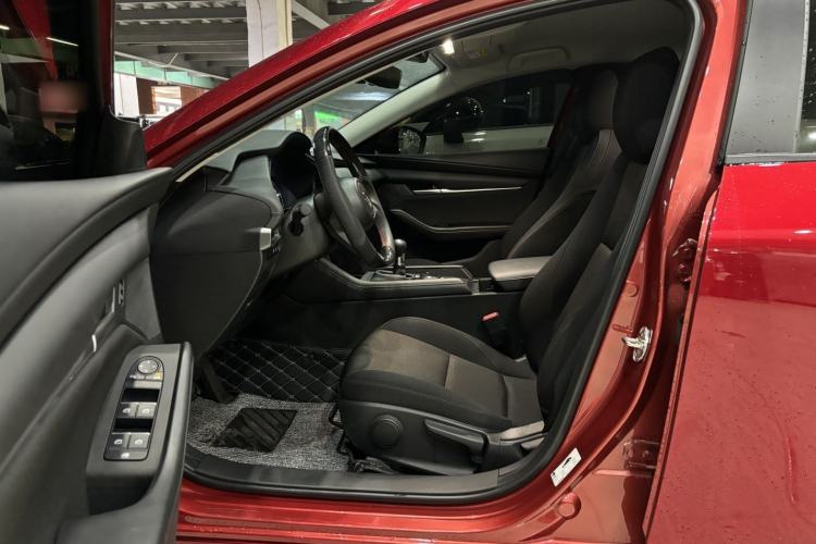 Used Mazda 3 Axela 2025 Model, 1.5L Manual, Quality Beauty Edition Interior 5