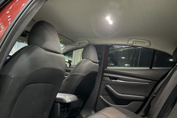 Used Mazda 3 Axela 2025 Model, 1.5L Manual, Quality Beauty Edition Interior 7