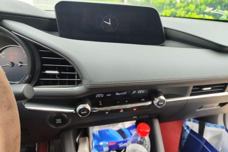 Used Mazda 3 Axela 2025 Model, 2.0L Automatic, Quality Glamour Edition Audio And AC Panel
