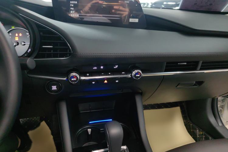 Used Mazda 3 Axela 2025 Model, 2.0L Automatic, Quality Elegance Edition Audio And AC Panel