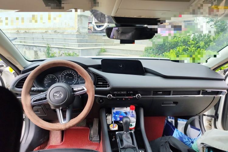 Used Mazda 3 Axela 2025 Model, 2.0L Automatic, Quality Glamour Edition Center Console