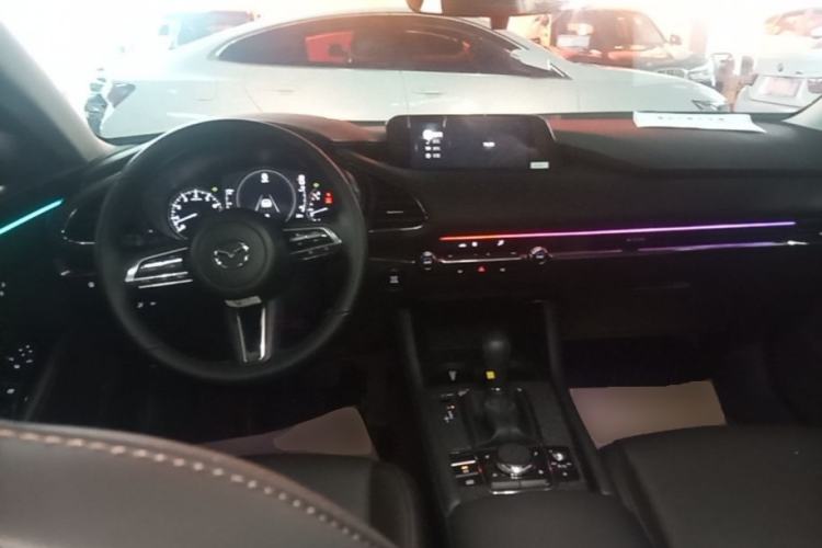 Used Mazda 3 Axela 2025 Model, 2.0L Automatic, Quality Excellence Edition Center Console
