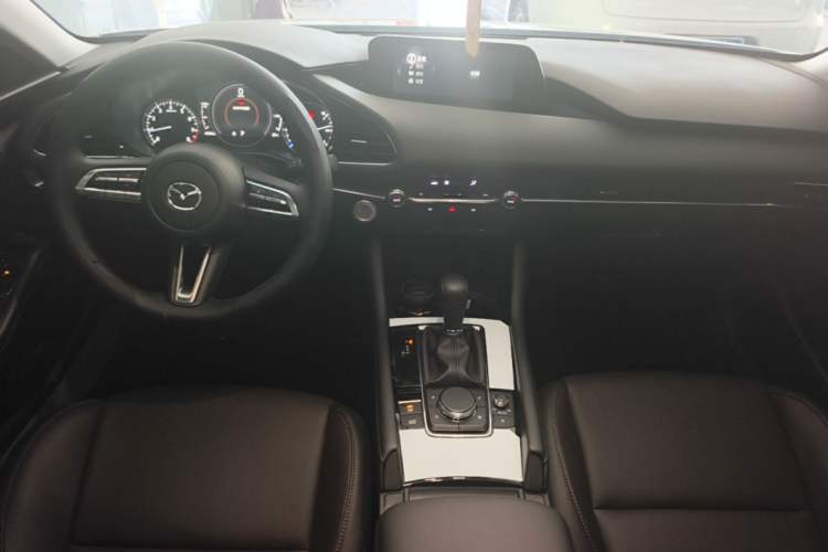 Used Mazda 3 Axela 2025 Model, 2.0L Automatic, Quality Excellence Edition Center Console
