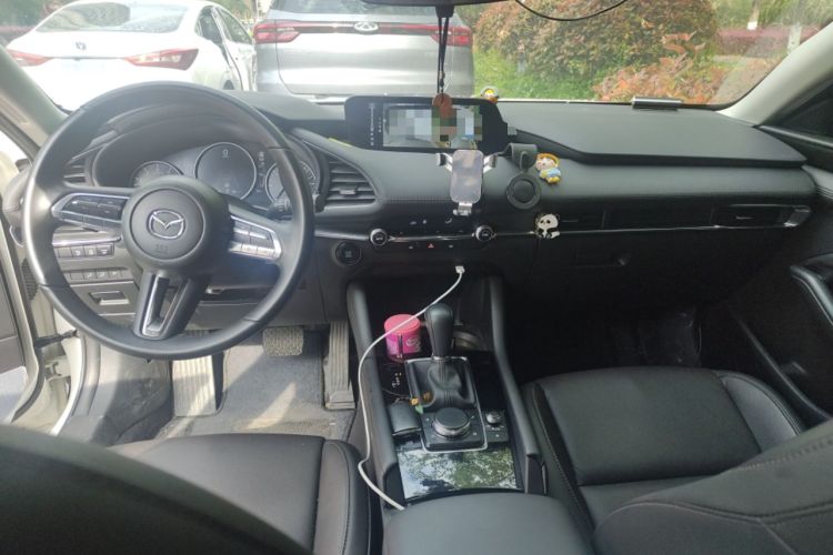 Used Mazda 3 Axela 2025 Model, 2.0L Automatic, Quality Excellence Edition Center Console