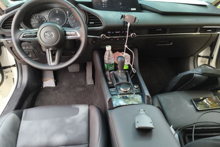 Used Mazda 3 Axela 2025 Model, 2.0L Automatic, Quality Glory Edition Center Console
