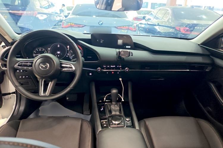 Used Mazda 3 Axela 2025 Model, 2.0L Automatic, Quality Glory Edition Center Console