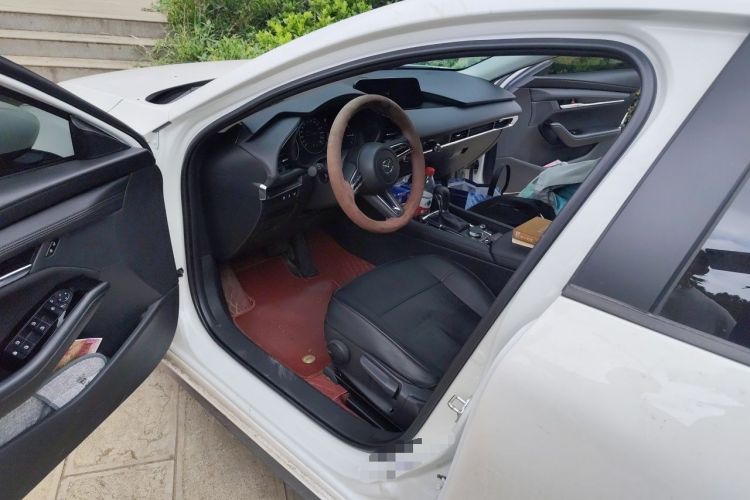 Used Mazda 3 Axela 2025 Model, 2.0L Automatic, Quality Glamour Edition Driver Seat