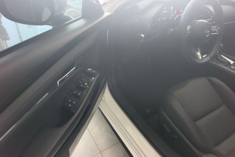 Used Mazda 3 Axela 2025 Model, 2.0L Automatic, Quality Excellence Edition Driver Seat