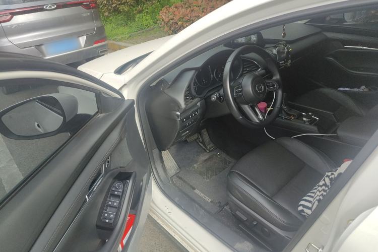 Used Mazda 3 Axela 2025 Model, 2.0L Automatic, Quality Excellence Edition Driver Seat
