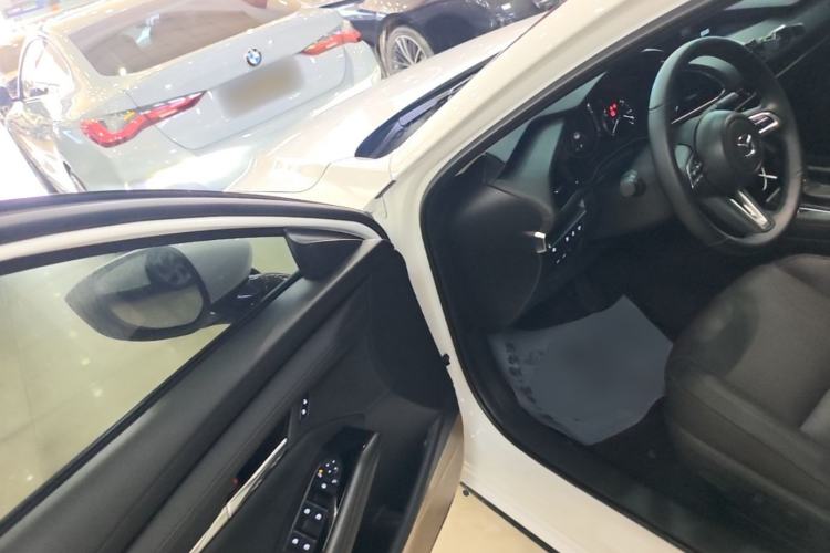Used Mazda 3 Axela 2025 Model, 2.0L Automatic, Quality Glory Edition Driver Seat