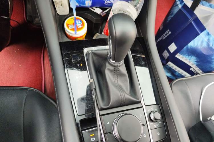 Used Mazda 3 Axela 2025 Model, 2.0L Automatic, Quality Glamour Edition Gear Lever
