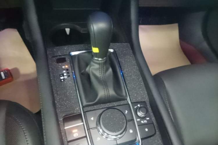 Used Mazda 3 Axela 2025 Model, 2.0L Automatic, Quality Excellence Edition Gear Lever