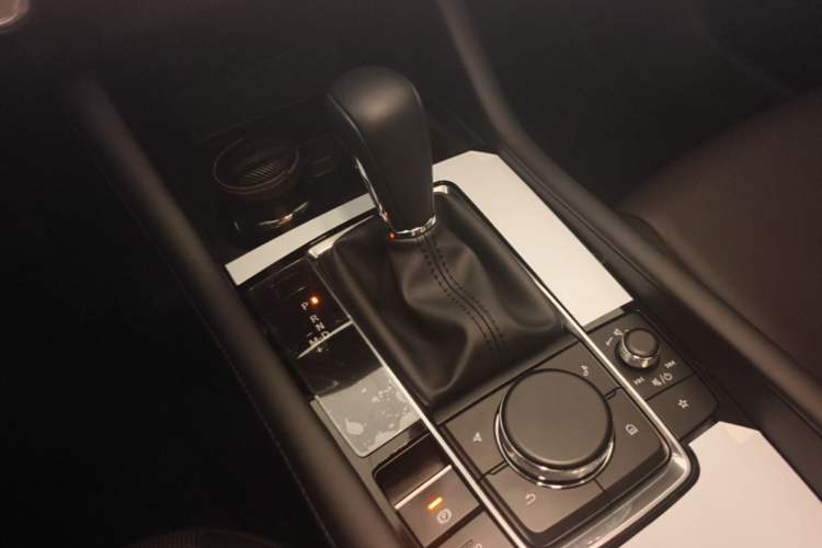 Used Mazda 3 Axela 2025 Model, 2.0L Automatic, Quality Excellence Edition Gear Lever