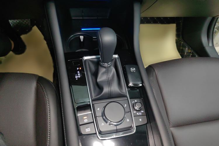 Used Mazda 3 Axela 2025 Model, 2.0L Automatic, Quality Elegance Edition Gear Lever