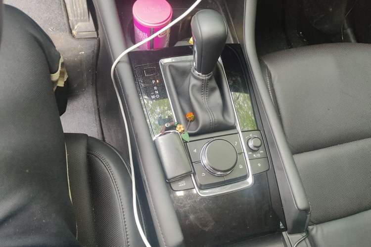 Used Mazda 3 Axela 2025 Model, 2.0L Automatic, Quality Excellence Edition Gear Lever