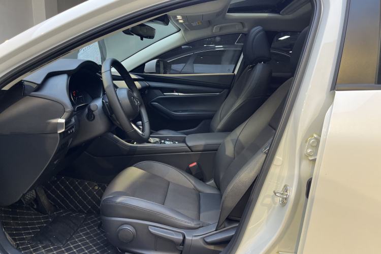 Used Mazda 3 Axela 2025 Model, 2.0L Automatic, Quality Elegance Edition Interior 2