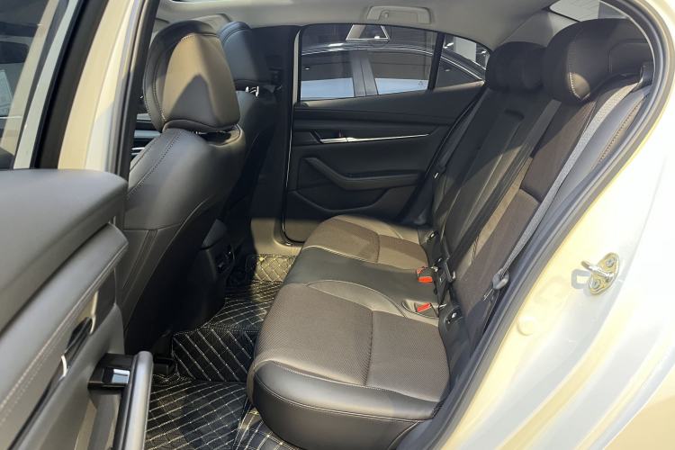 Used Mazda 3 Axela 2025 Model, 2.0L Automatic, Quality Elegance Edition Interior 4