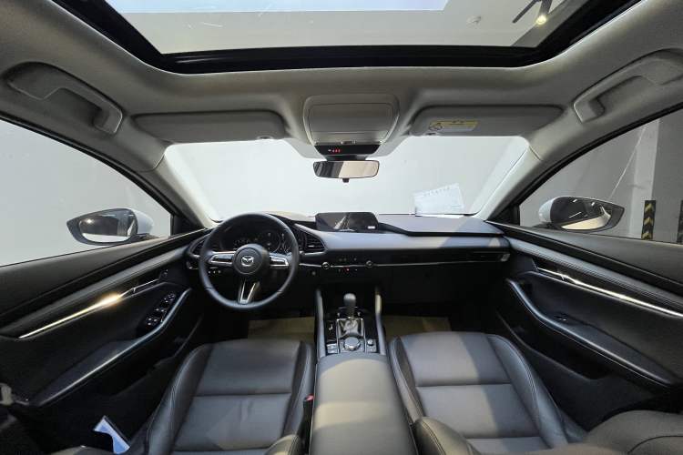 Used Mazda 3 Axela 2025 Model, 2.0L Automatic, Quality Elegance Edition Interior 5