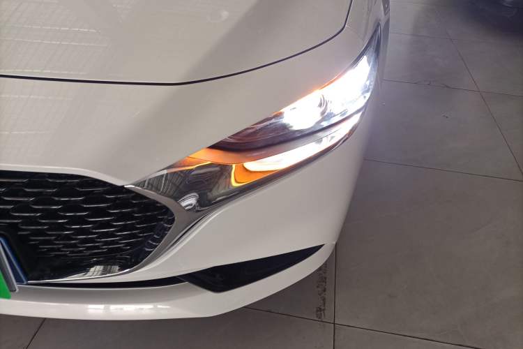 Used Mazda 3 Axela 2025 Model, 2.0L Automatic, Quality Glamour Edition Left Front Headlight