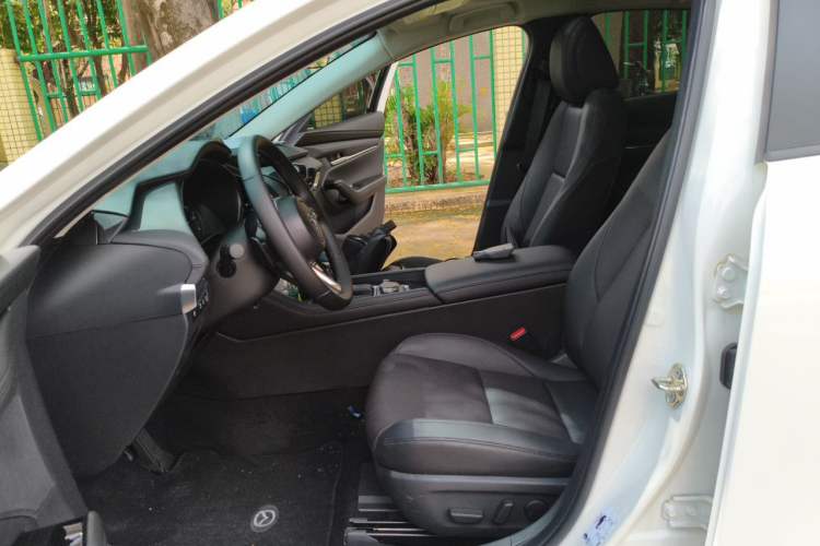 Used Mazda 3 Axela 2025 Model, 2.0L Automatic, Quality Glory Edition Left Front Seat