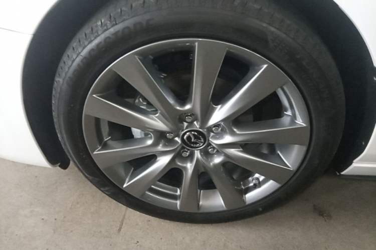 Used Mazda 3 Axela 2025 Model, 2.0L Automatic, Quality Excellence Edition Left Front Wheel Hub