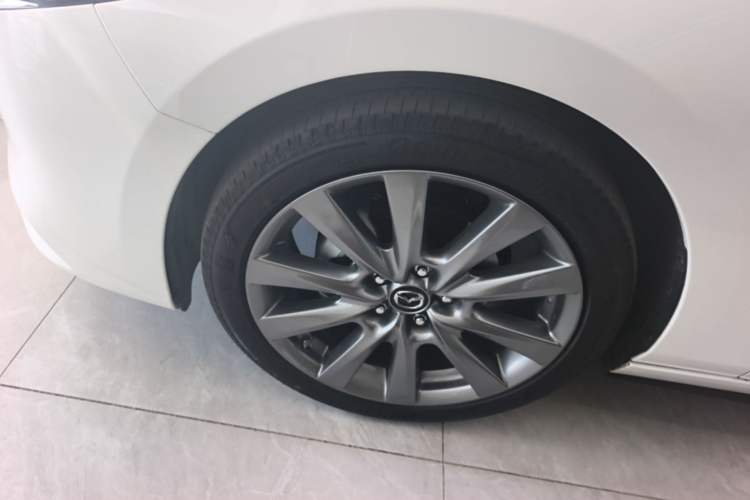 Used Mazda 3 Axela 2025 Model, 2.0L Automatic, Quality Excellence Edition Left Front Wheel Hub