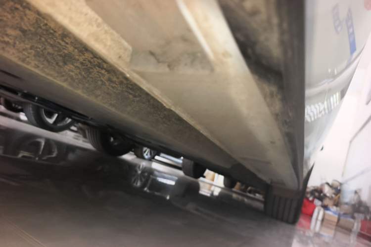Used Mazda 3 Axela 2025 Model, 2.0L Automatic, Quality Excellence Edition Left Side Sill
