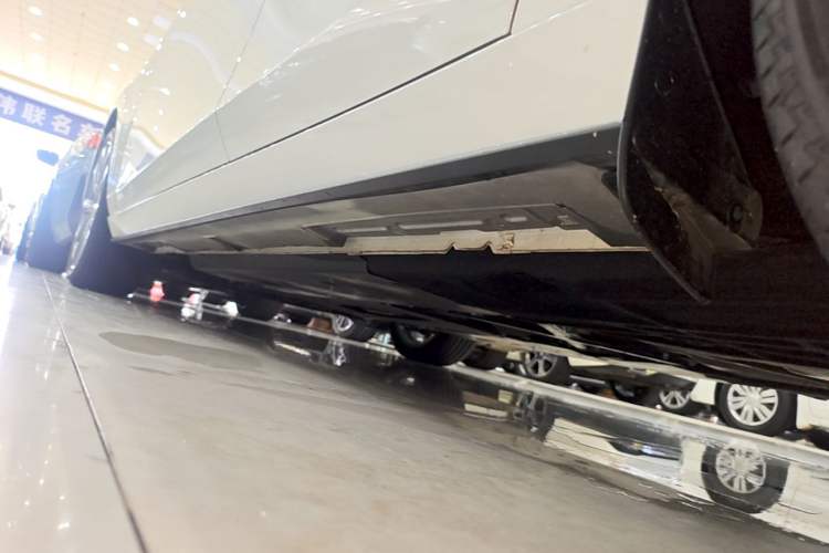 Used Mazda 3 Axela 2025 Model, 2.0L Automatic, Quality Glory Edition Left Side Sill