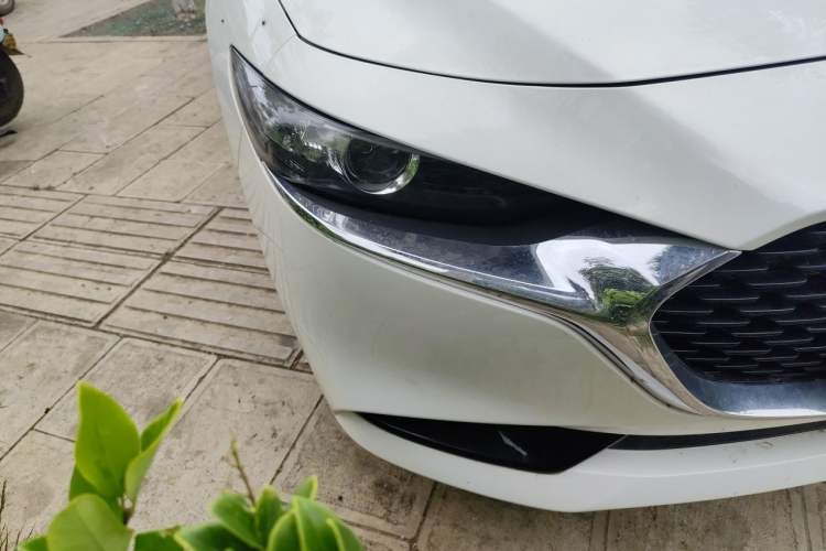 Used Mazda 3 Axela 2025 Model, 2.0L Automatic, Quality Glamour Edition Right Front Headlight