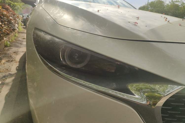 Used Mazda 3 Axela 2025 Model, 2.0L Automatic, Quality Excellence Edition Right Front Headlight