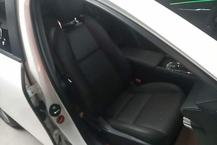 Used Mazda 3 Axela 2025 Model, 2.0L Automatic, Quality Excellence Edition Right Front Seat