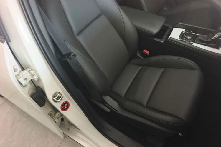 Used Mazda 3 Axela 2025 Model, 2.0L Automatic, Quality Excellence Edition Right Front Seat